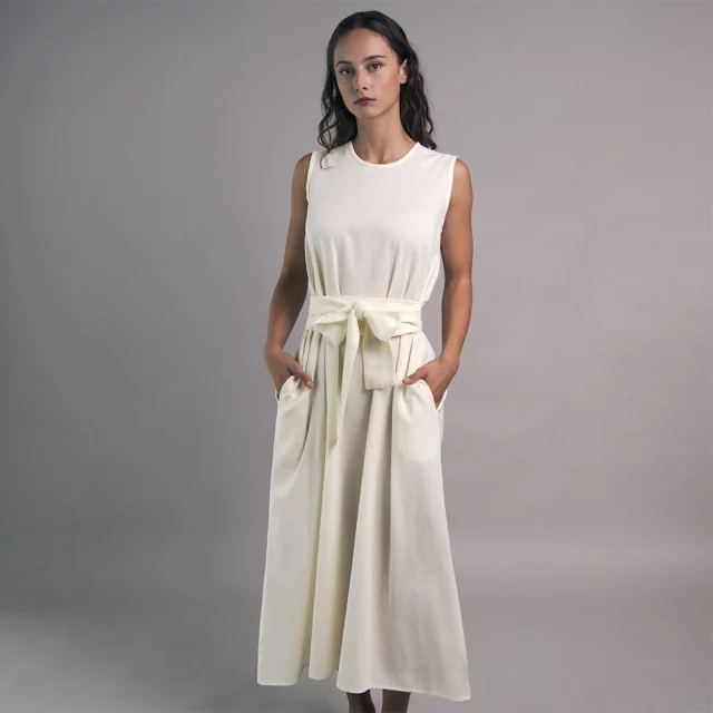 ☀️Warning: This dress may cause sudden compliments.
�Meet your new summer crush – the beige linen midi dress that’s breezy, easy, and basically begging for a picnic date. 🧺🍓
Made of linen and viscose blend; she’s cool, comfy, and cute without even trying.� Pair her with sandals, sneakers, or that “I just woke up like this” attitude. 😎

Grab yours before she flirts her way off the shelves 💁‍♀️... https://www.komad.com/product/dress-eni-beige/

KOMAD